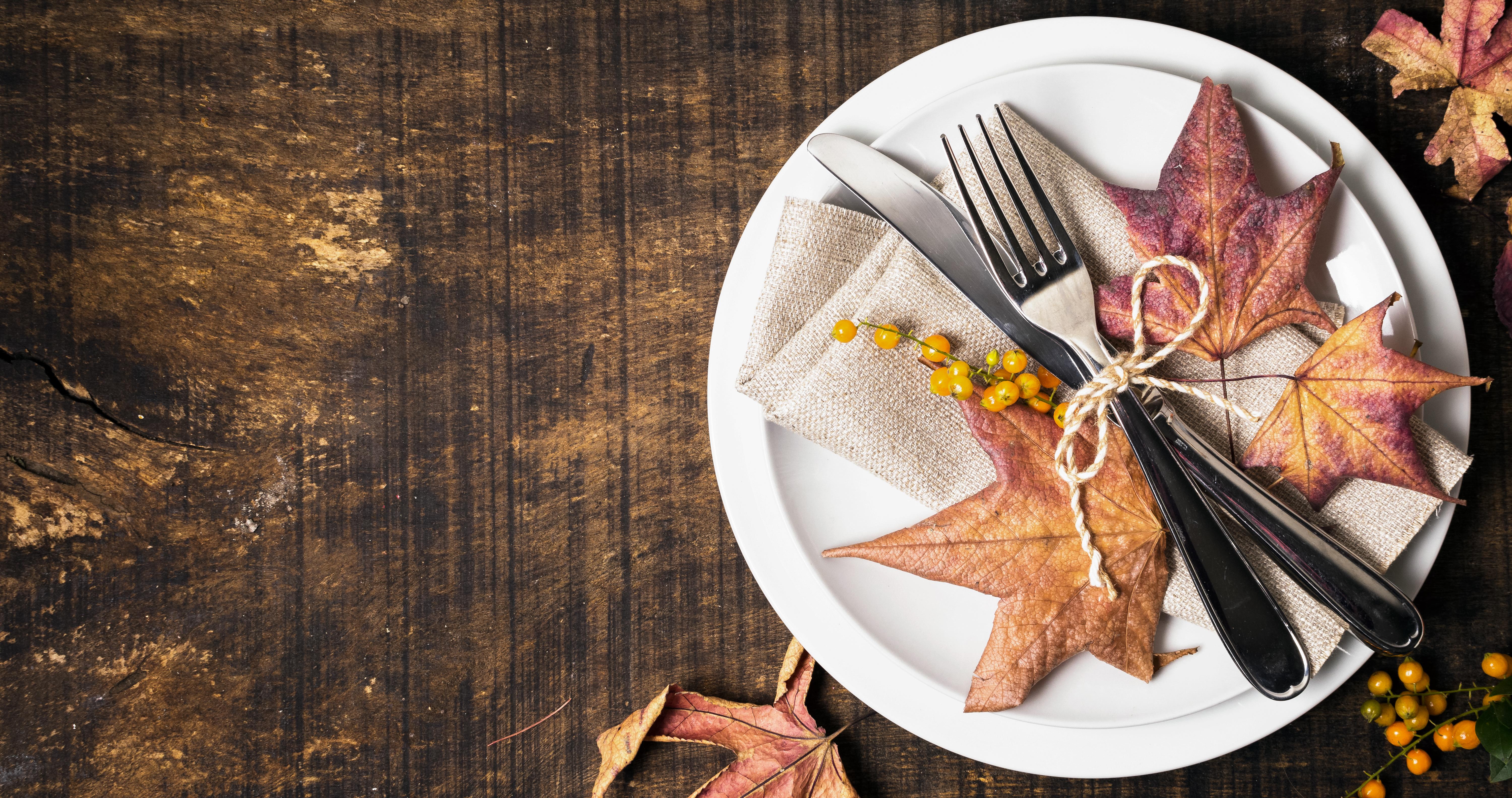 Mise A Plat De La Table De Diner De Thanksgiving Avec Couverts Et Espace De Copie